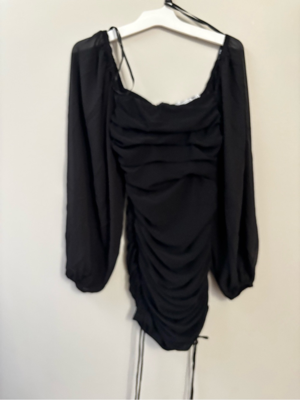 Women's Black Ruched Long-Sleeve Dress